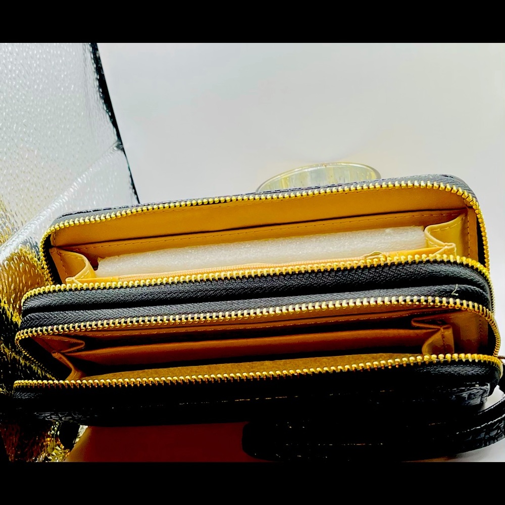 Beautiful wallet - Picture 2 of 3